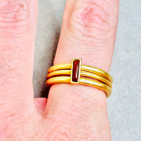 Brushed Gold Tone Band Stacking Rings 3 Faux Garnet Bar Center Band Ring Size 7 - Picture 1 of 3